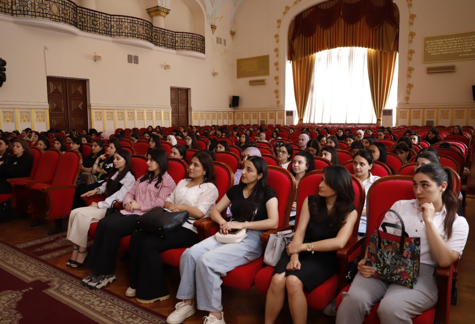 ADPU-da “Code for Future” layihəsinin cari il üzrə yekun tədbiri keçirilib