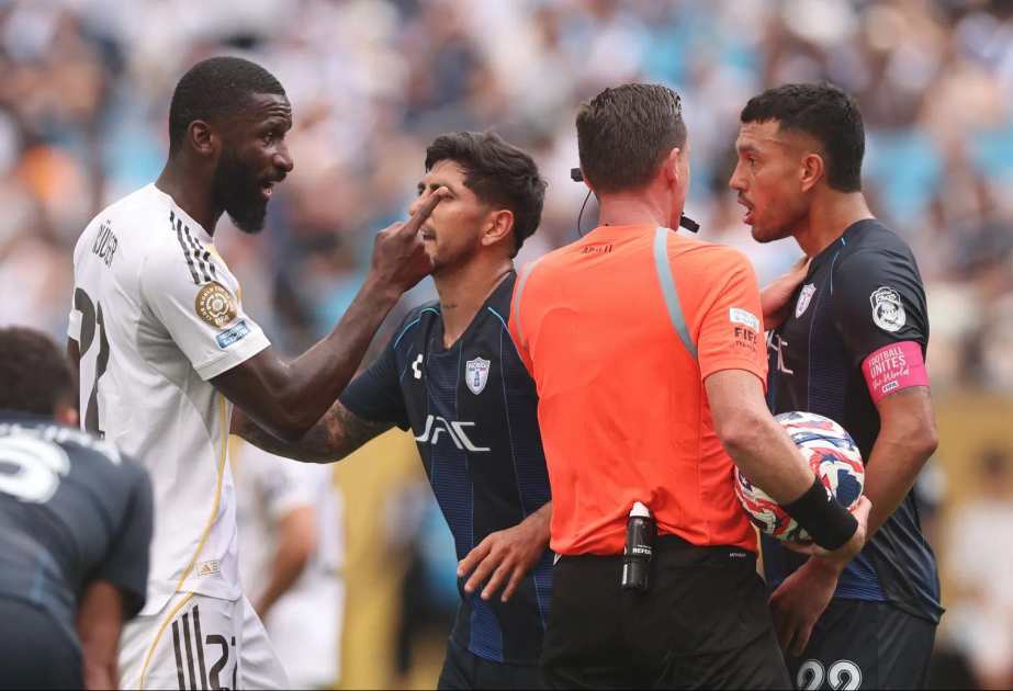 FIFA Antonio Rüdigerin irqçiliyə məruz qalması iddiası ilə bağlı araşdırma aparır