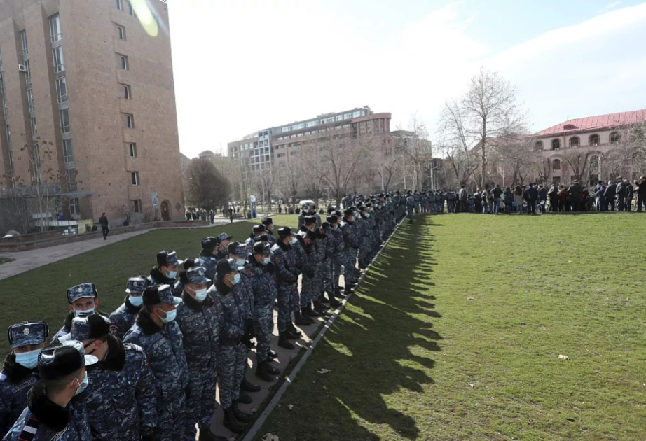 Pashinián anunció un intento de toma del poder por parte del "clero oligárquico criminal".