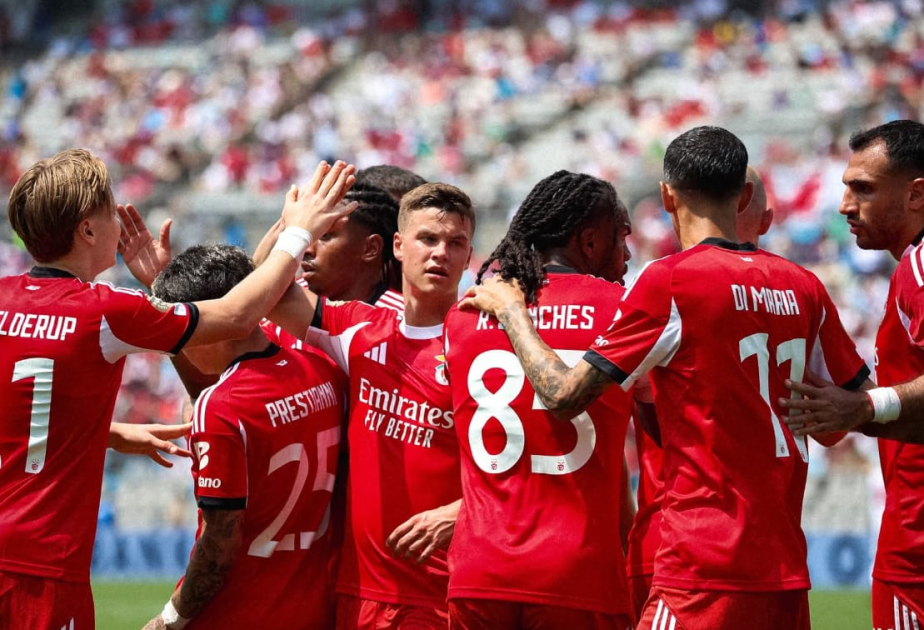 Benfica beat Bayern to top group C