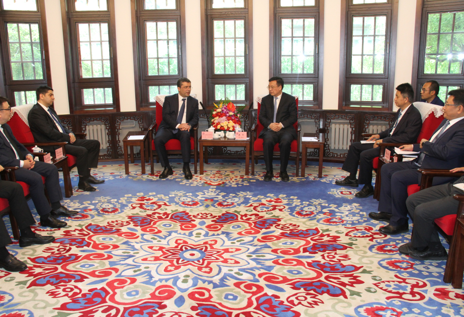 Fu Hua: “Xinhua y AZERTAC cooperan exitosamente en numerosos ámbitos”