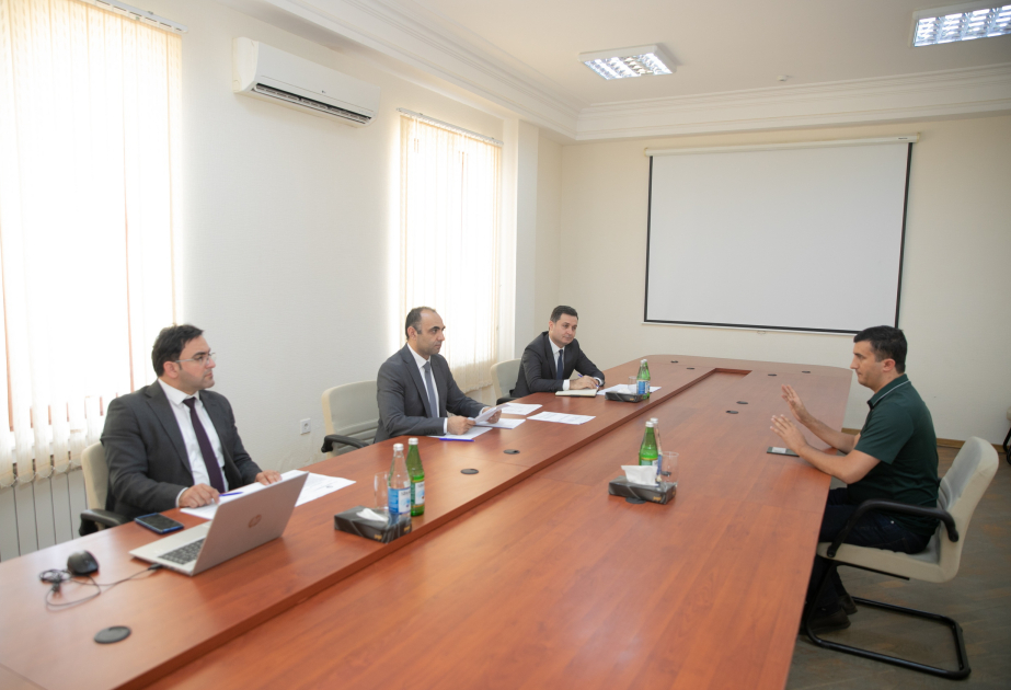 “Aqroservis” ASC-nin İdarə Heyətinin sədri Neftçalada vətəndaşların müraciətlərini dinləyib