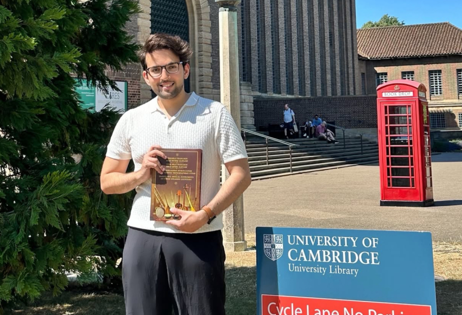 Azərbaycan musiqi irsini əks etdirən kitab Kembric Universitetinin əsas kitabxanasına təqdim olunub