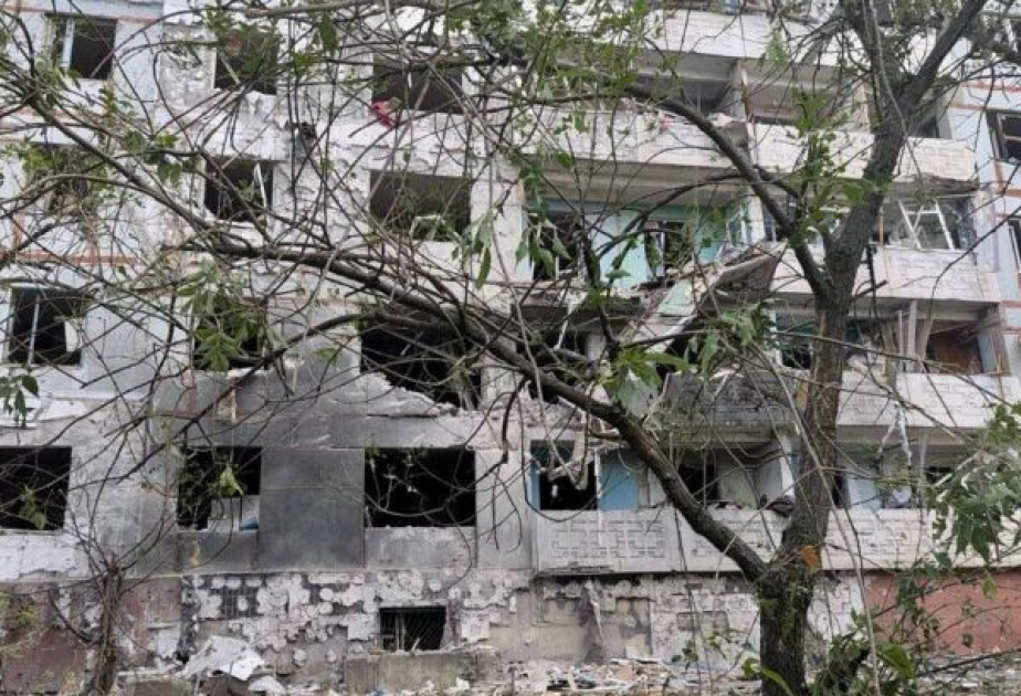 Rusiya Stepnoqorskda çoxmərtəbəli binanı vurub, dağıntılar altından qadının cəsədi tapılıb
