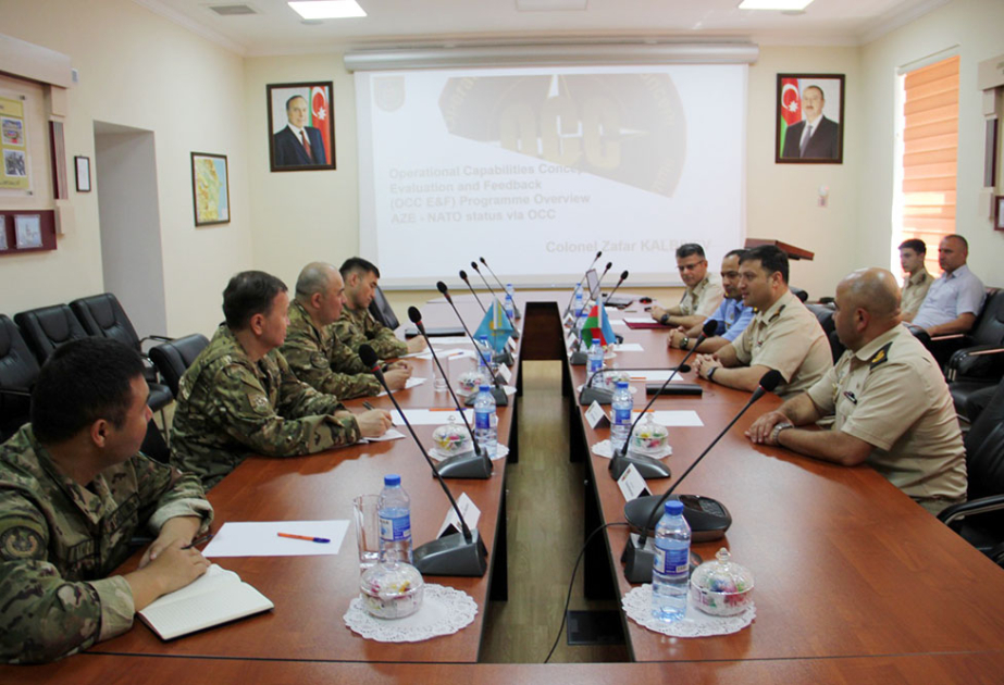 Azerbaijani and Kazakh military representatives hold meeting