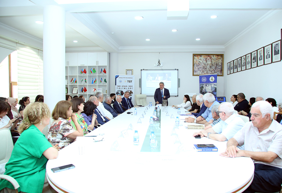Ədəbiyyat İnstitutunda yarım ilin yekunları və qarşıya qoyulan vəzifələr müzakirə olunub