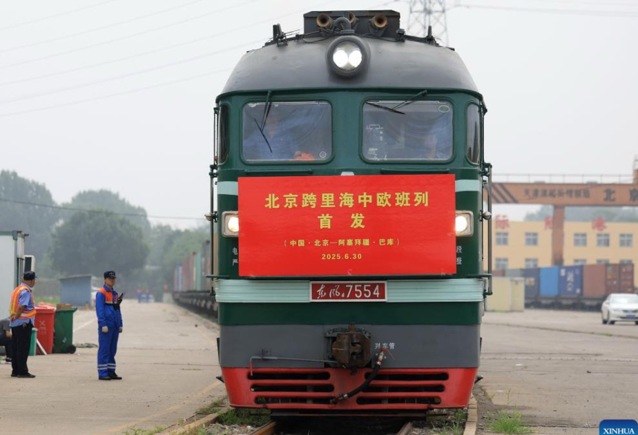 El primer tren China-Europa partió de Pekín hacia Bakú por la ruta transcaspiana