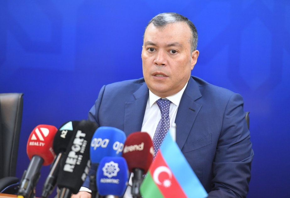 وزير المالية الاذربيجاني: أذربيجان تهدف إلى أن تصبح مصدّرة الطاقة الخضراء