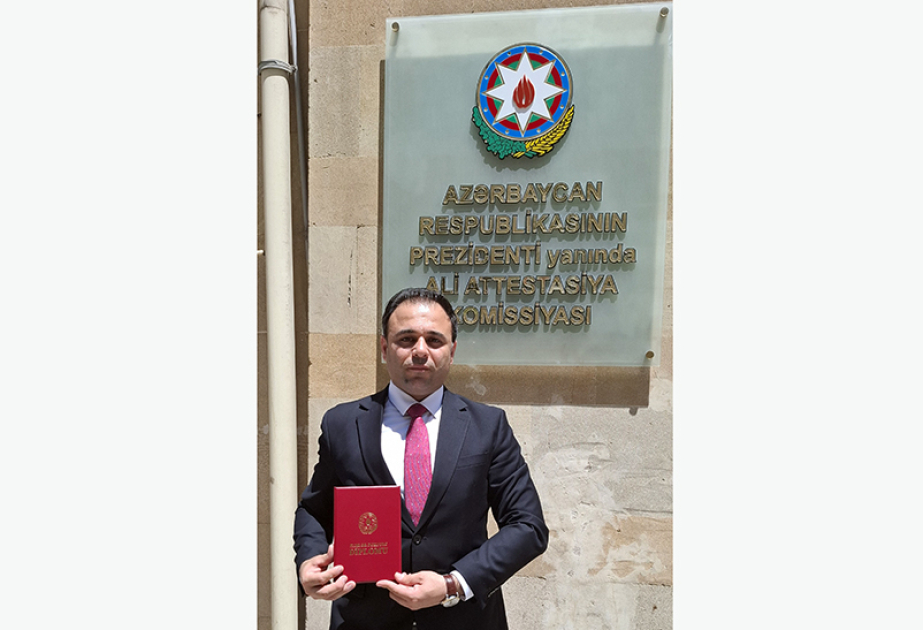 İlk dəfə olaraq internet folkloru mövzusu üzrə filologiya elmləri doktoru diplomu təqdim edilib