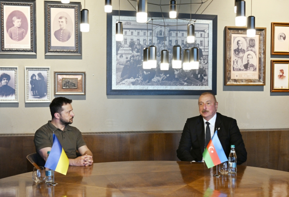 Los Jefes de Estado de Azerbaiyán y Ucrania mantuvieron una conversación telefónica