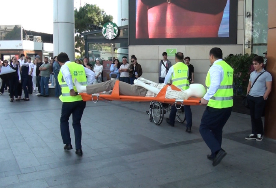 “Gənclik Mall”da fövqəladə hallarda davranış qaydaları ilə əlaqədar təlim keçirilib