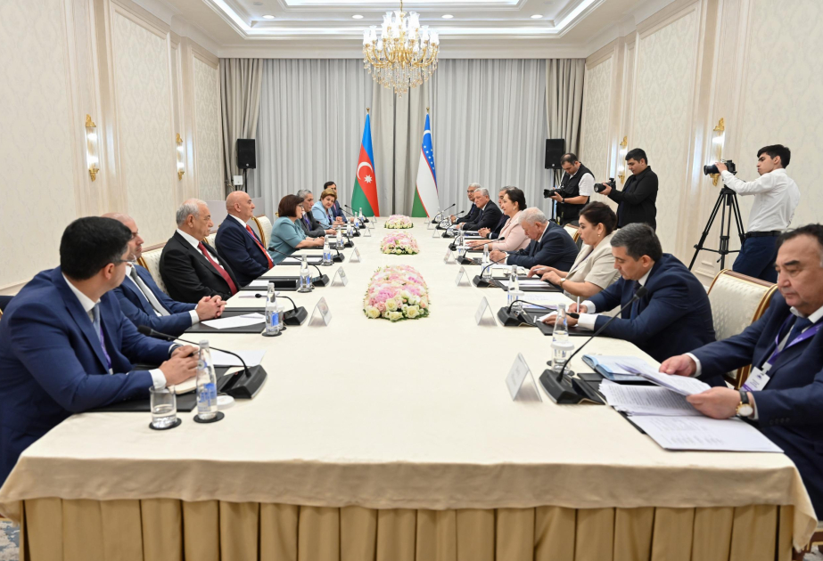 La Presidenta del Parlamento de Azerbaiyán se reúne con su homóloga uzbeka