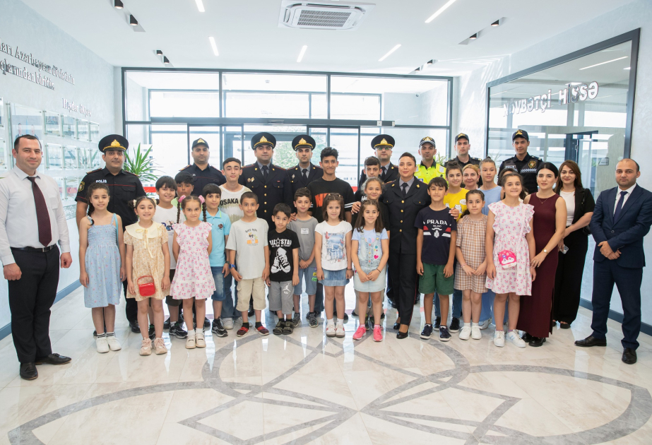 Uşaq evlərinin sakinləri polisləri təbrik ediblər