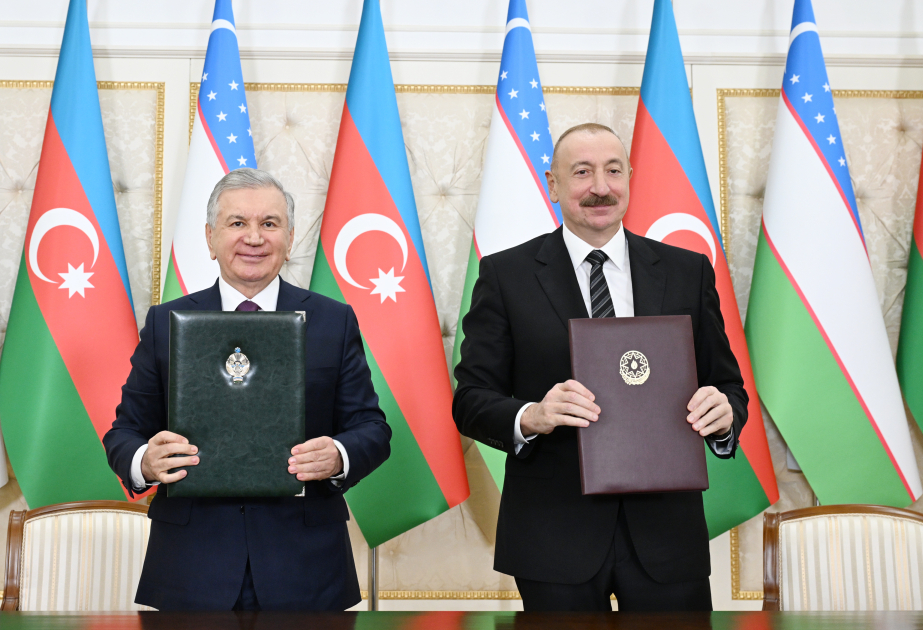 Azerbaiyán y Uzbekistán intercambiaron documentos firmados