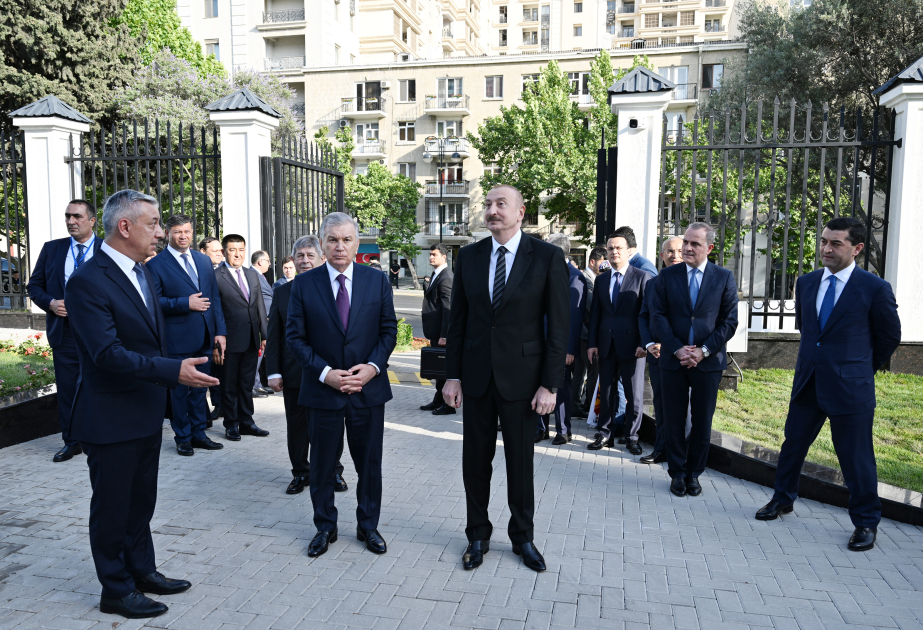 Los Presidentes Ilham Aliyev y Shavkat Mirziyoyev asistieron a la inauguración del nuevo edificio de la Embajada de Uzbekistán en Azerbaiyán