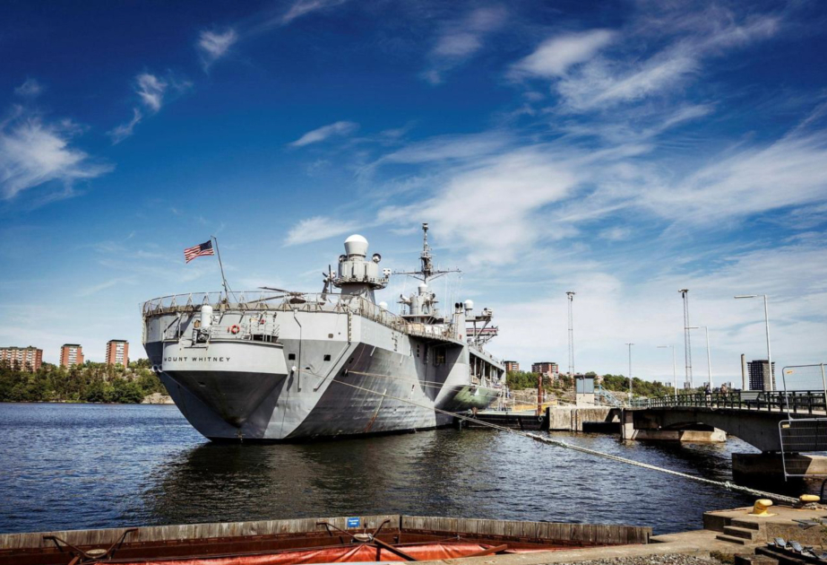Американский флагман USS Mount Whitney прибыл в Стокгольм