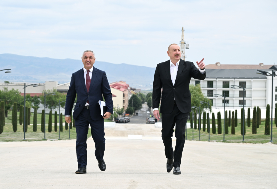 Prezident İlham Əliyev Xankəndidə Zəfər parkında görülən tikinti işləri ilə tanış olub VİDEO