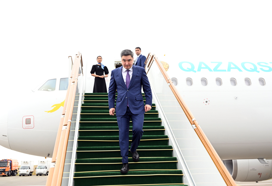 Le Premier ministre kazakh arrive en Azerbaïdjan