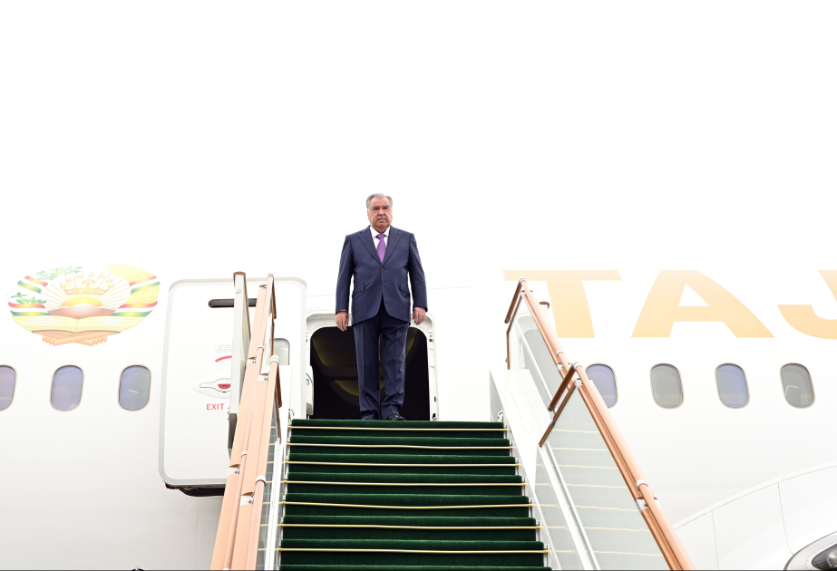 Президент Таджикистана прибыл в Азербайджан