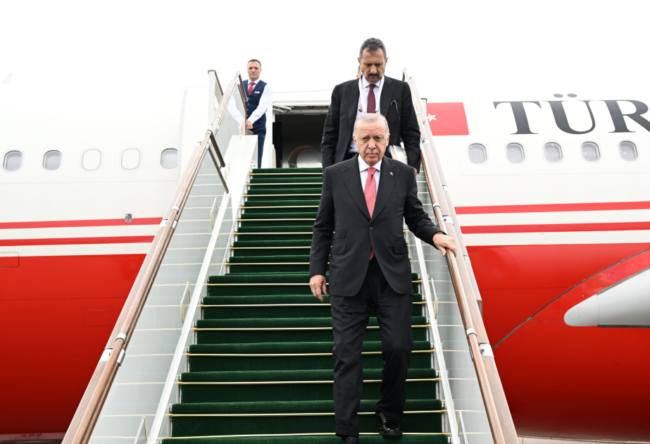 Le président turc Recep Tayyip Erdogan arrive en Azerbaïdjan