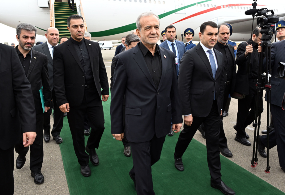 El Presidente iraní Masoud Pezeshkian inicia su visita a Azerbaiyán