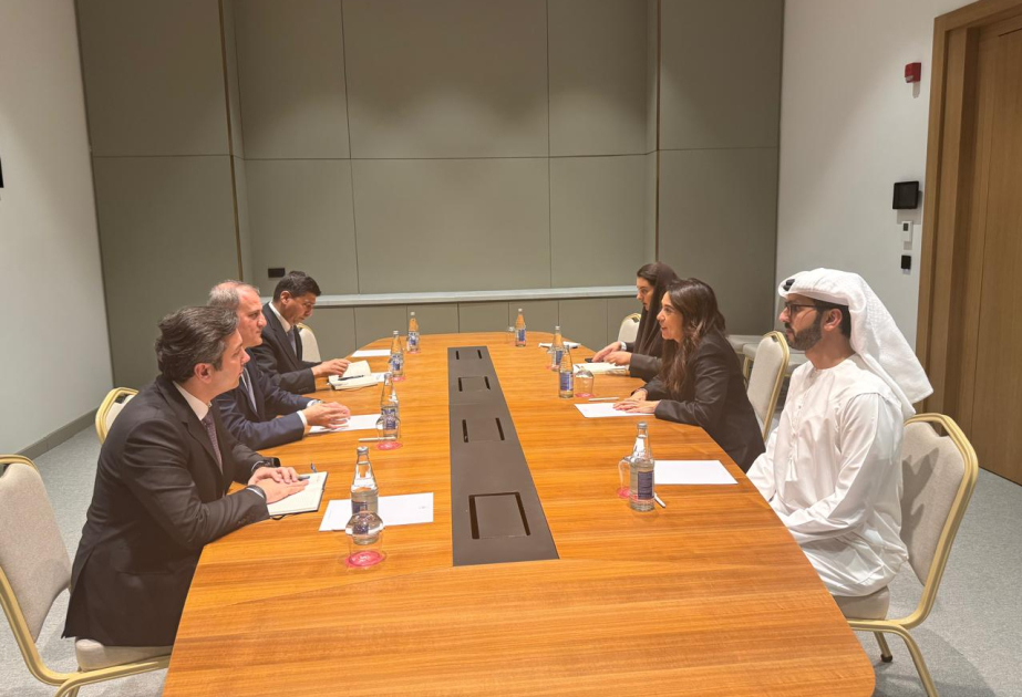 وزير الخارجية الأذربيجاني يبحث مع مساعدة وزير الخارجية الإماراتي الشؤون الثنائية والإقليمية