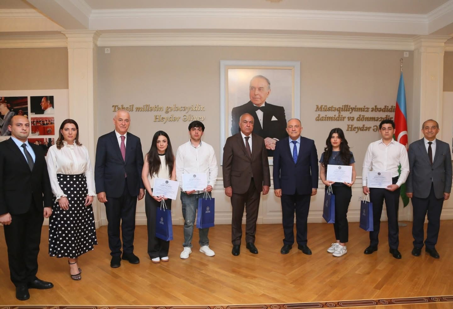 Xüsusi Rabitə və İnformasiya Təhlükəsizliyi Dövlət Xidməti kibertəhlükəsizlik sahəsində fərqlənən tələbələri mükafatlandırıb