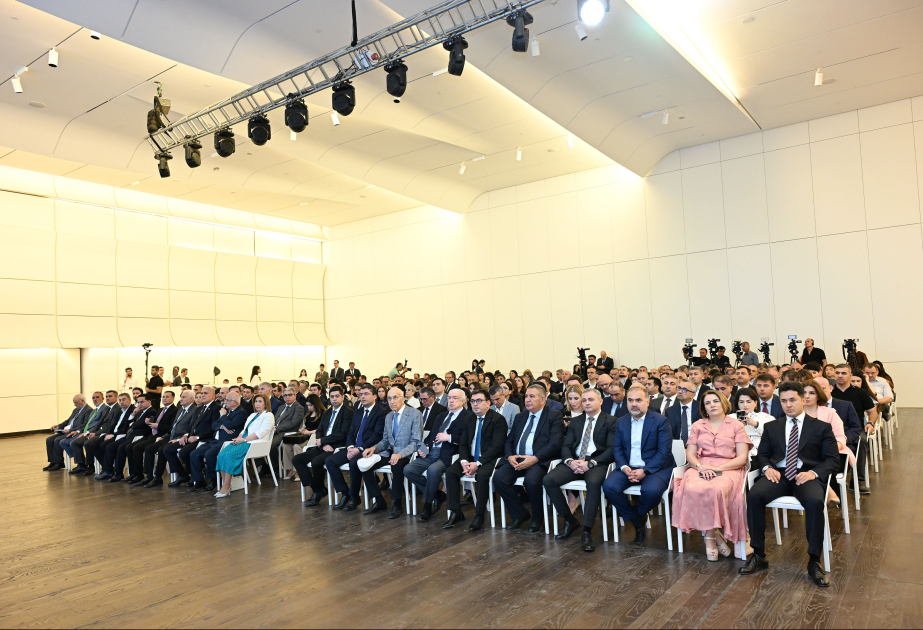 Heydər Əliyev Mərkəzində “Medianın inkişafında Ümummilli Lider Heydər Əliyevin rolu” mövzusunda konfrans keçirilib  YENİLƏNİB VİDEO
