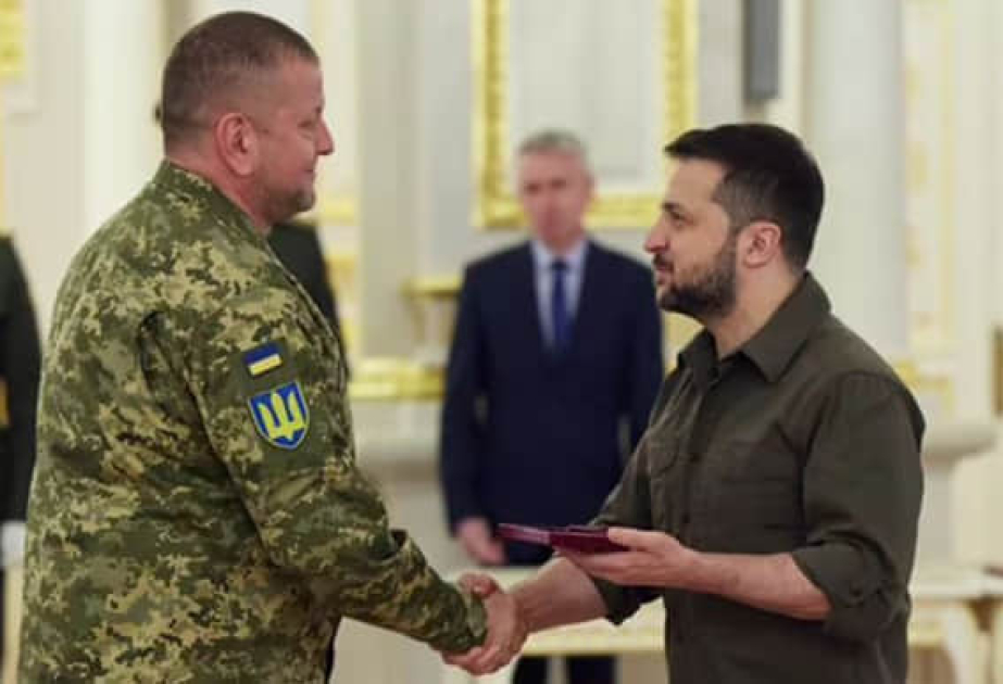 Опрос: Украинцы больше доверяют Залужному и Зеленскому