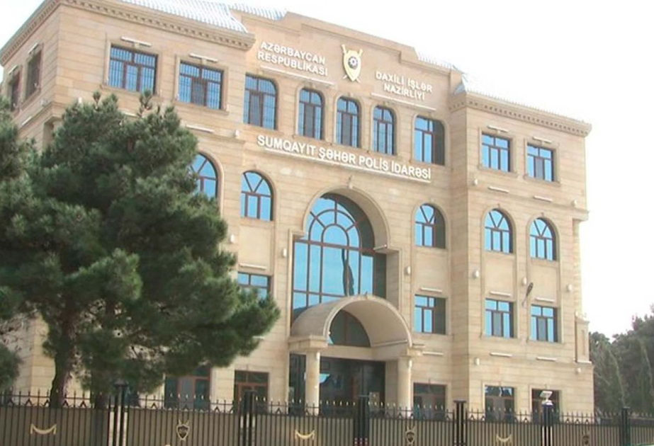 Sumqayıtda fiziki zor tətbiq edərək qadının 6 min manatını götürən şəxs saxlanılıb