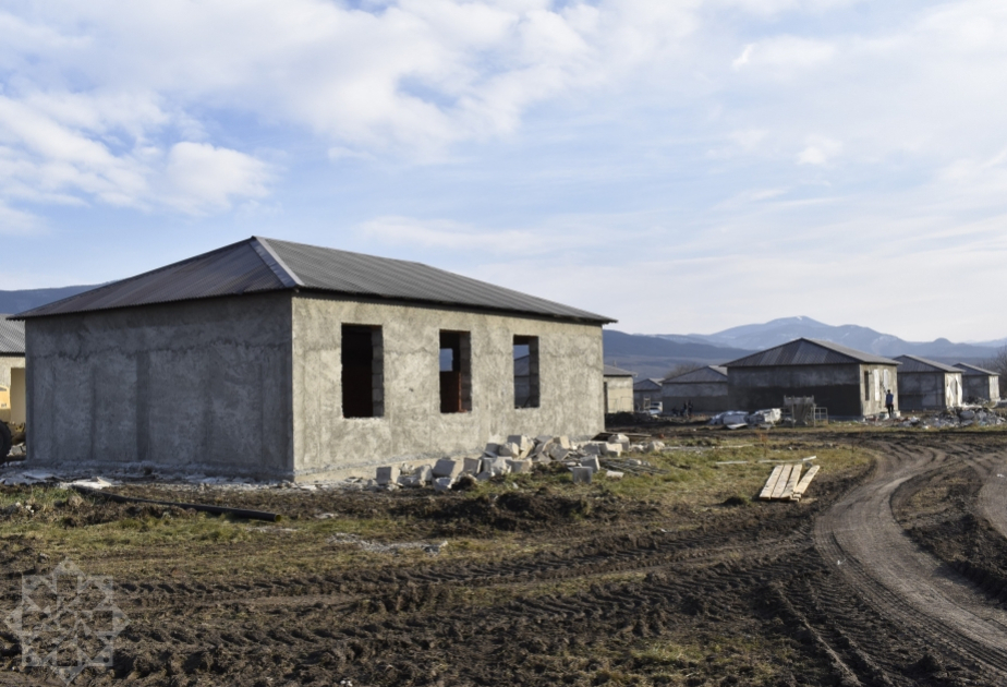Des travaux de construction et de restauration sont en cours dans les villages d'Aghdéré et de Khodjaly