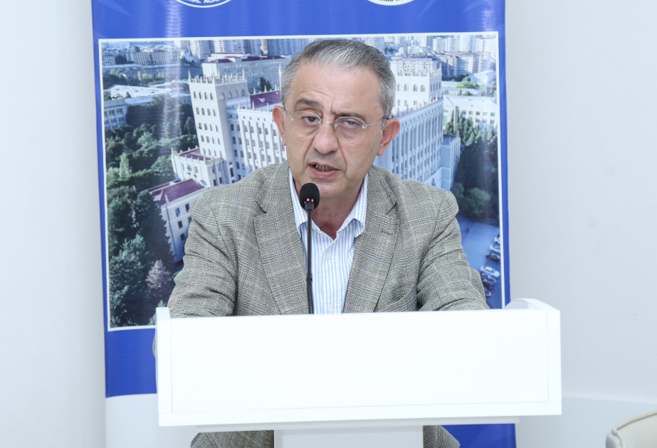 AYB katibi: Ədəbi tənqid yaradıcı prosesi tamamlayan əsas halqadır