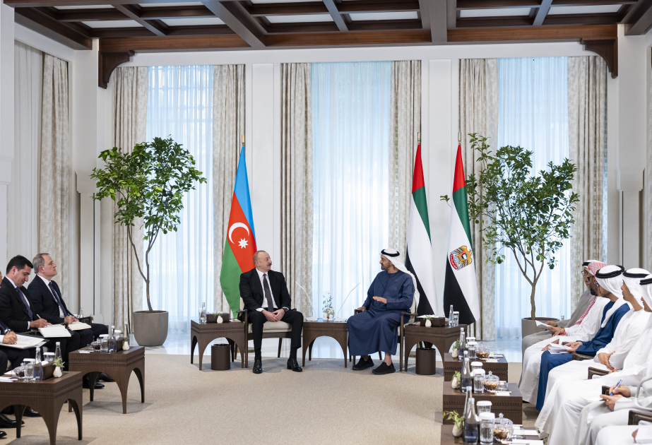 Präsident Ilham Aliyev trifft Präsident der Vereinigten Arabischen Emirate in Abu Dhabi VIDEO
