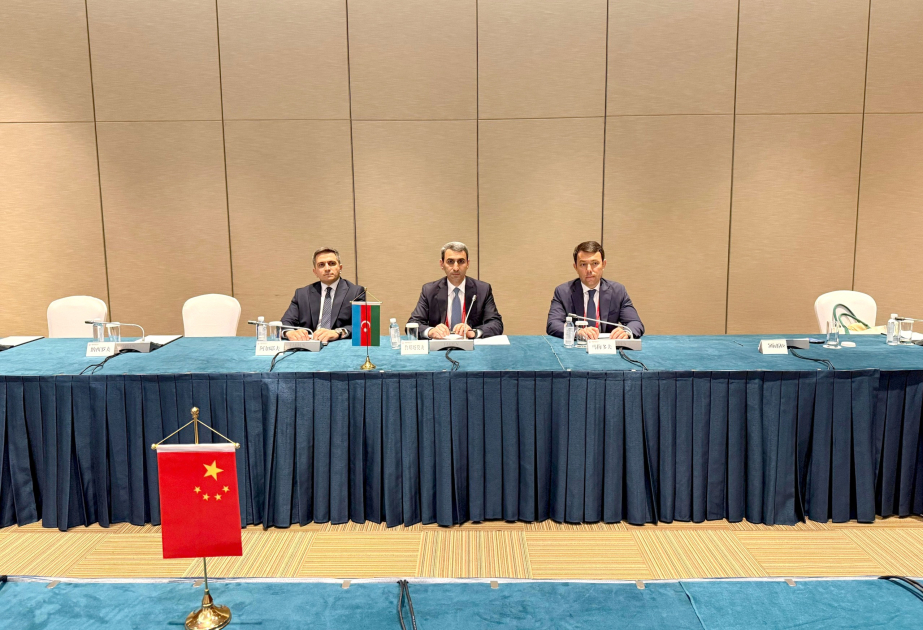 Aserbaidschan und China stärken Zusammenarbeit im Schienenverkehr mit neuem Abkommen