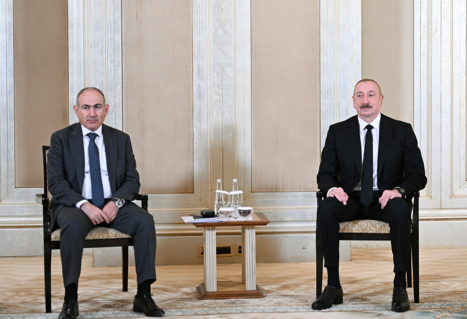 Reunión entre el Presidente Ilham Aliyev y el Primer Ministro armenio Nikol Pashinián en Abu Dabi