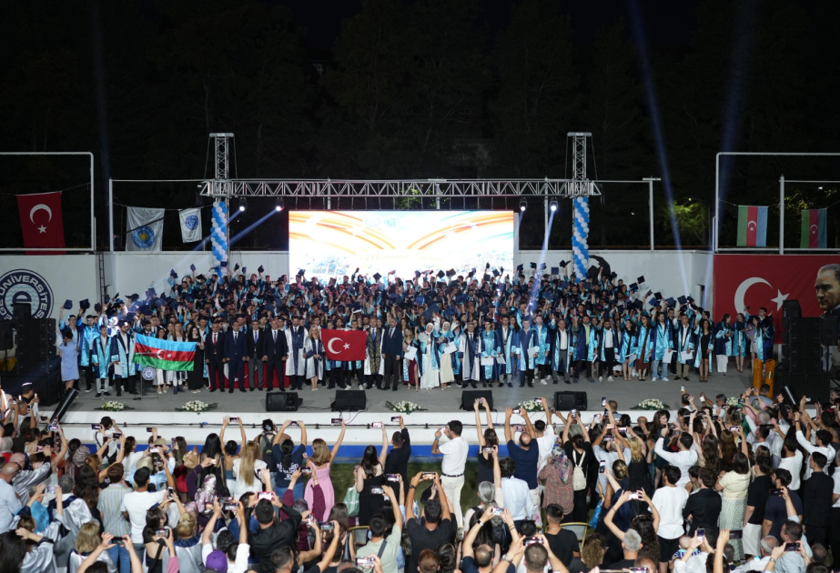 İkili diplom proqramı çərçivəsində Ege Universitetində təhsil alan tələbələrin Məzun günü keçirilib