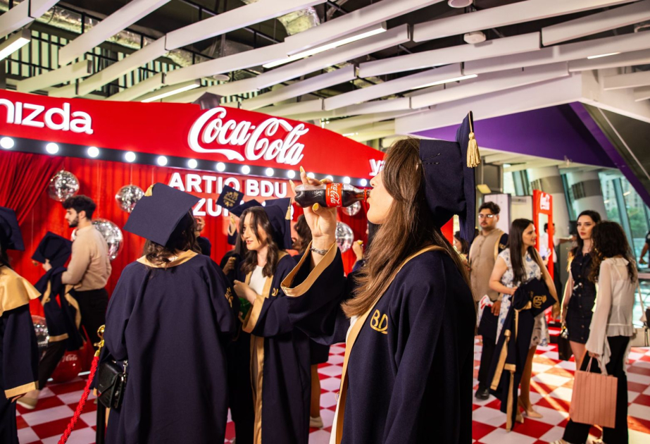 ®  “Coca-Cola Azərbaycan” minlərlə gəncin Məzun gününə dəstək olub