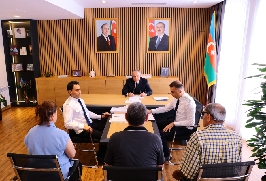 Baş prokuror Nərimanov rayonunda vətəndaşların müraciətlərini dinləyib