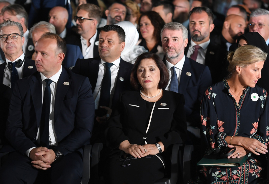 Presidenta de Milli Majlis participa en la ceremonia de conmemoración por las víctimas de Srebrenica