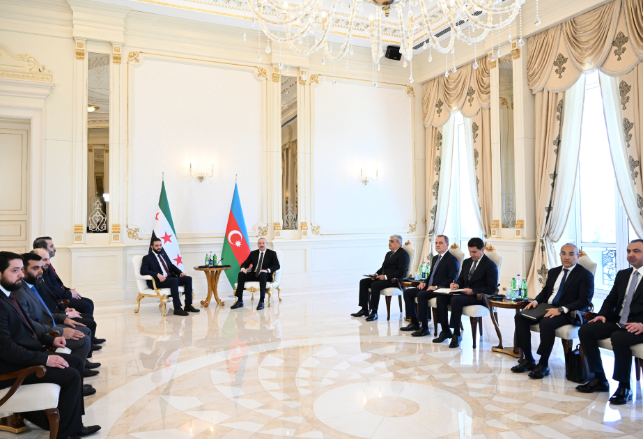 El Presidente de Azerbaiyán mantuvo una reunión ampliada con el Presidente interino de Siria