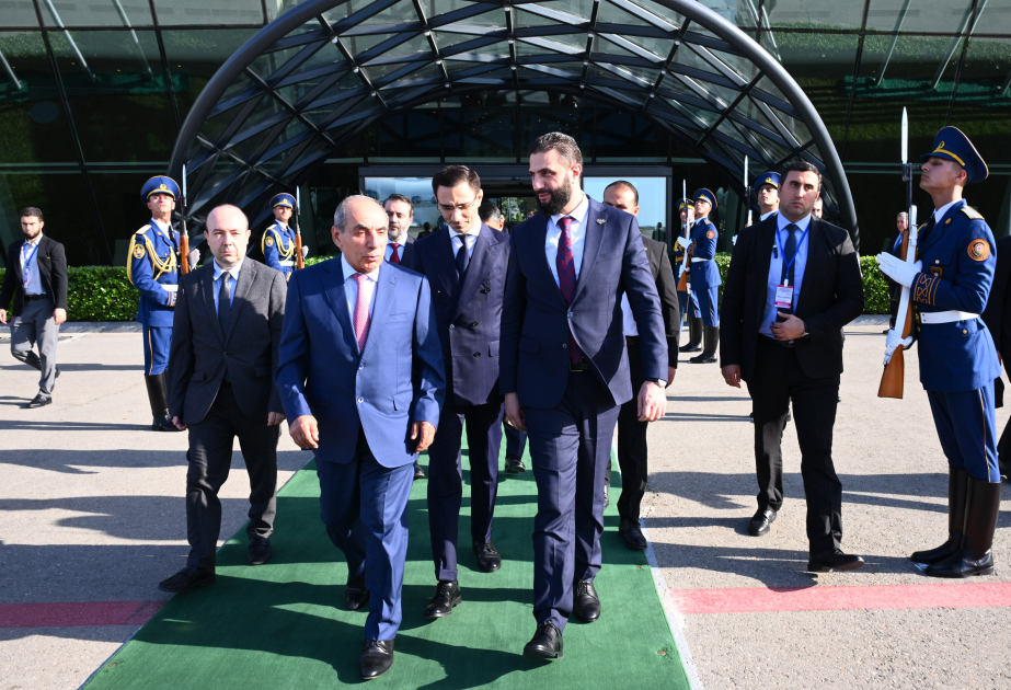 Übergangspräsident Syriens beendet seinen Besuch in Aserbaidschan