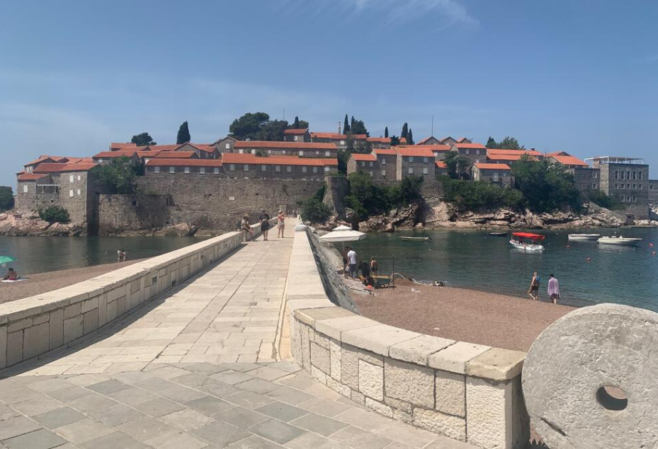 Monteneqronun məşhur “Sveti Stefan” oteli 65 yaşını boş qeyd edib