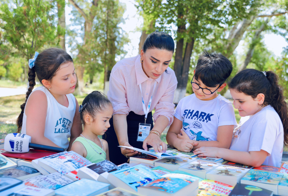 Naxçıvan Muxtar Respublikası Uşaq Kitabxanasına yeni kitablar təqdim olunub