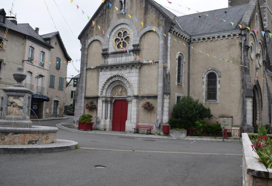 Fransada kilsəyə qarşı vandalizm aktı törədilib