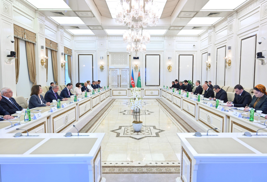 国民议会主席萨黑巴·加法罗娃会见土库曼斯坦议会主席
