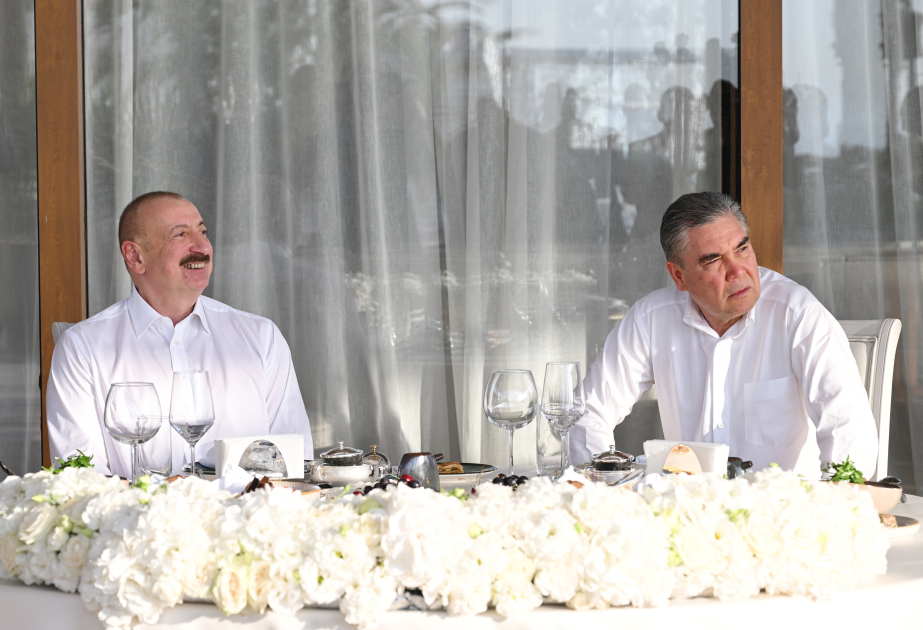 Ilham Aliyev mantuvo un almuerzo conjunto con Gurbanguly Berdimuhamedov