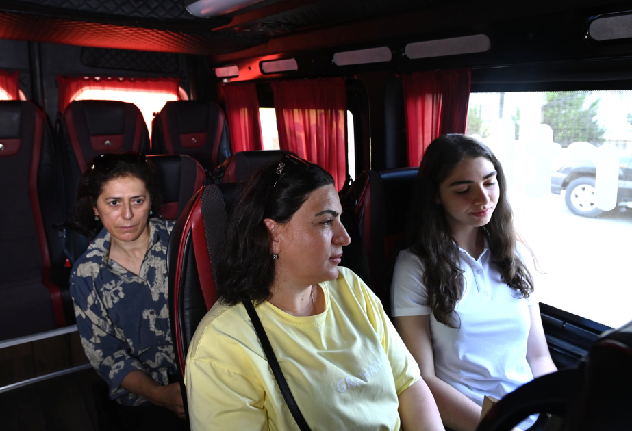 Еще одна группа переселенцев отправлена в село Кенгерли Агдамского района ВИДЕО