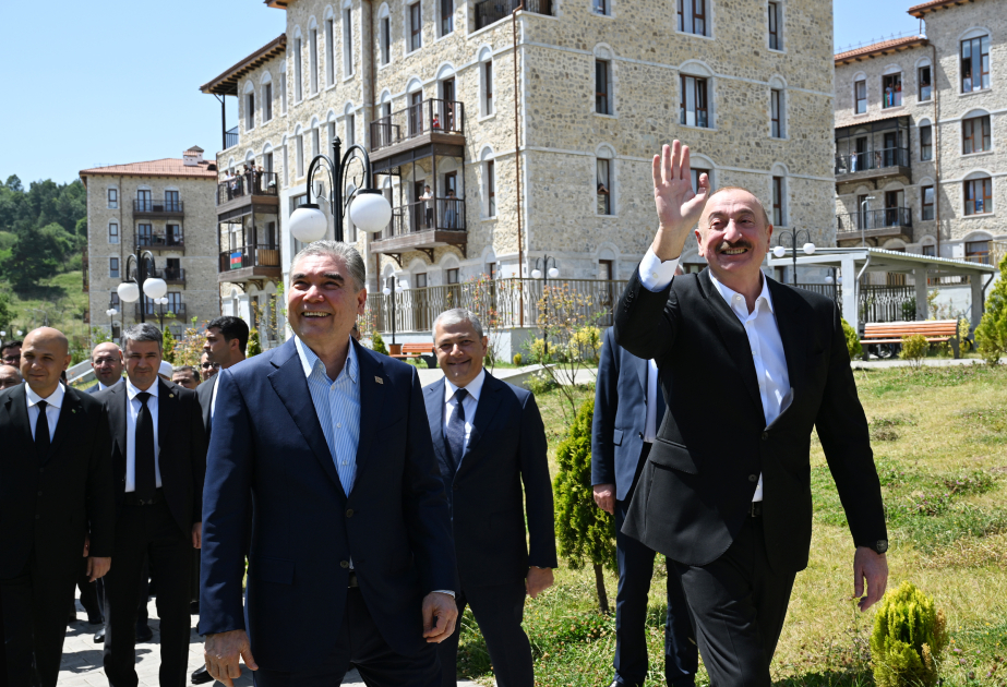 Prezident İlham Əliyev və Türkmənistan Xalq Məsləhətinin sədri Şuşada inşa edilmiş birinci yaşayış kompleksində olublar VİDEO
