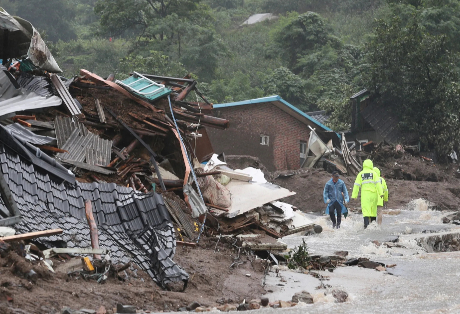 2 dead, about 1,000 evacuated as torrential rains hit South Korea’s central regions