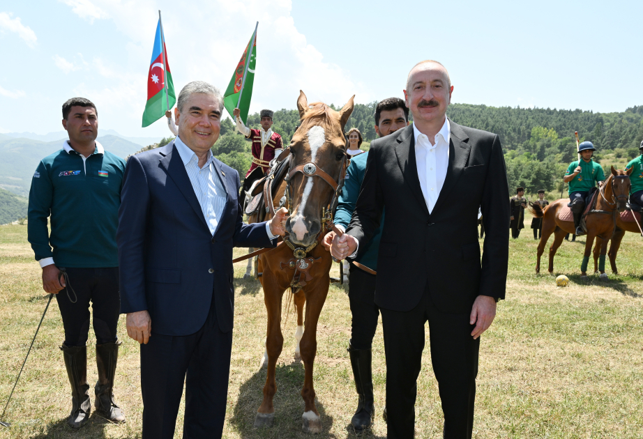 Karabakh horse named “Dostlug” presented to Gurbanguly Berdimuhamedov at Jidir Duzu plain VIDEO